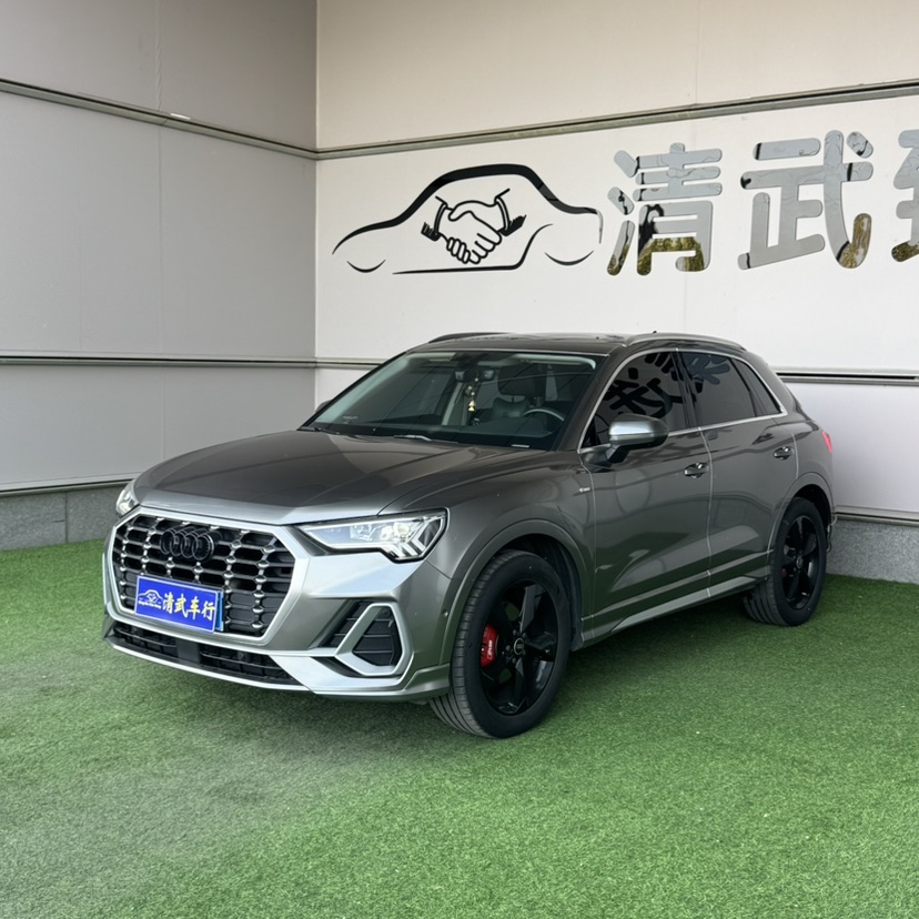 Audi Q3 2021 car image #3