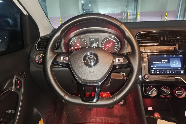 Volkswagen Polo 2015 car image #12