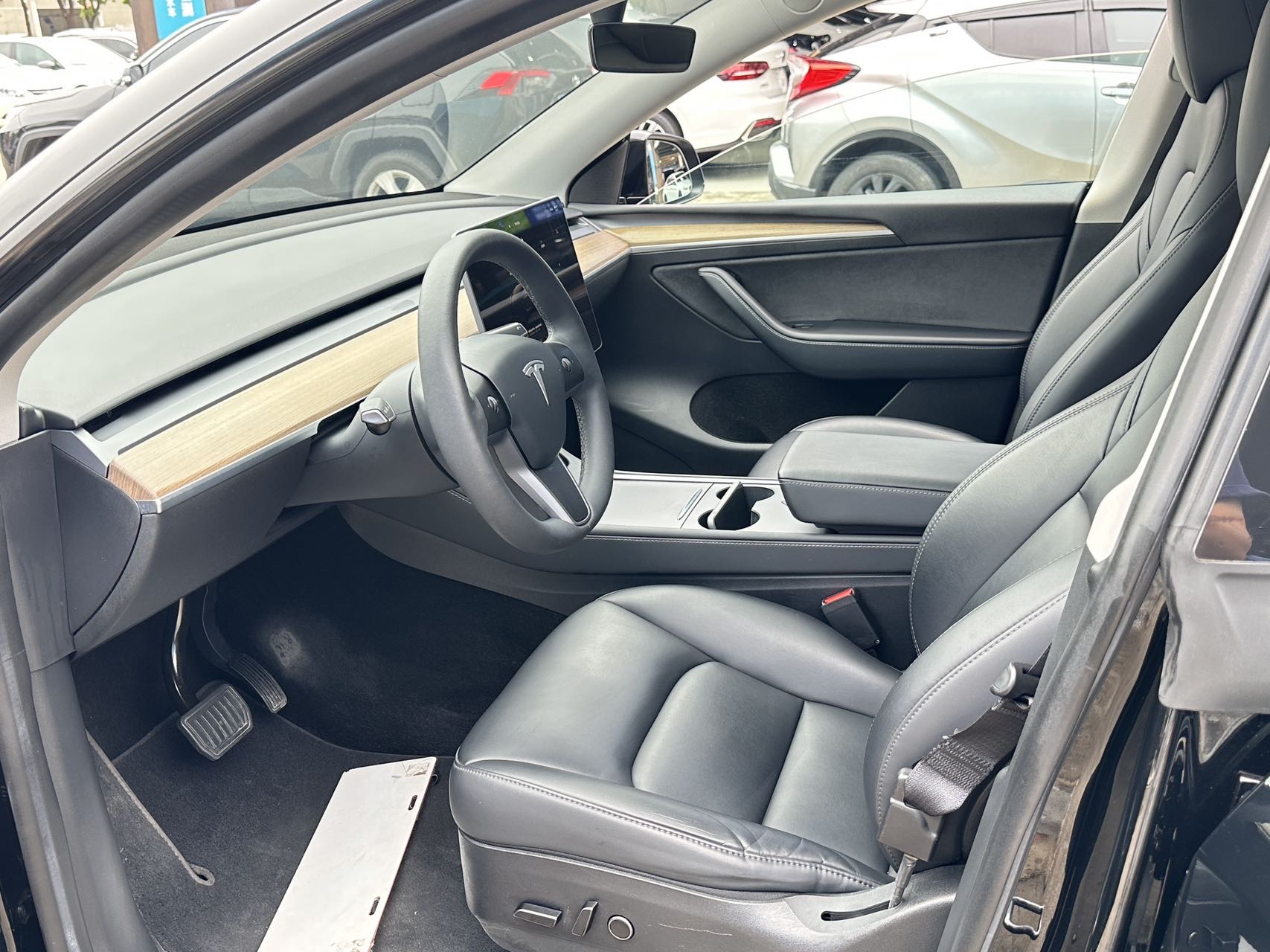 Tesla Model Y 2023 #10 Tesla Model Y 2023 car image #10