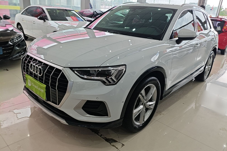 Audi Q3 2021 car image #2