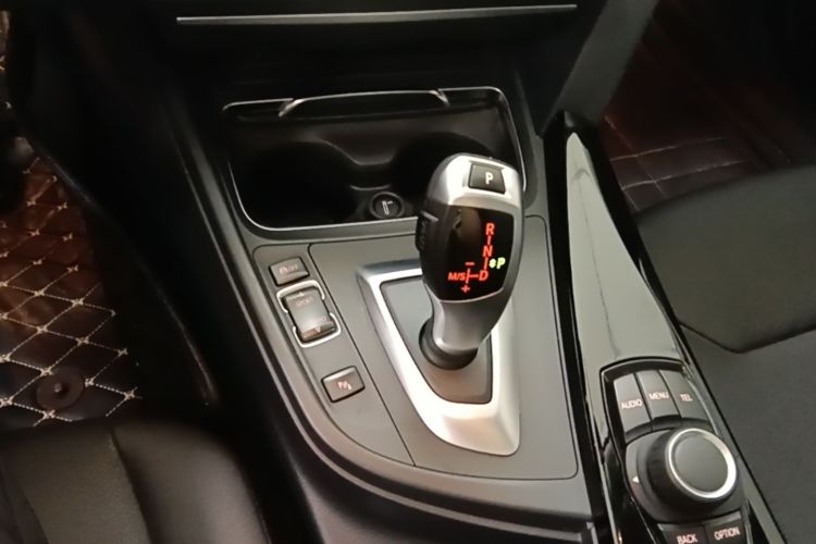 BMW 3 Series 2017 #14 BMW 3 Series 2017 car image #14