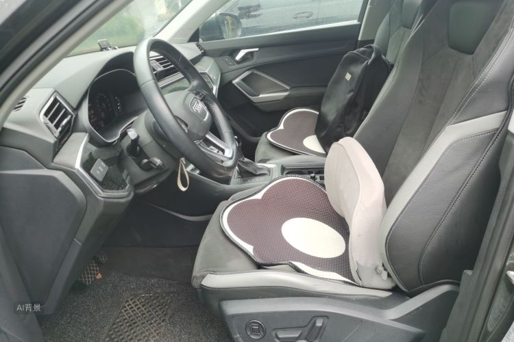Audi Q3 2021 car image #17