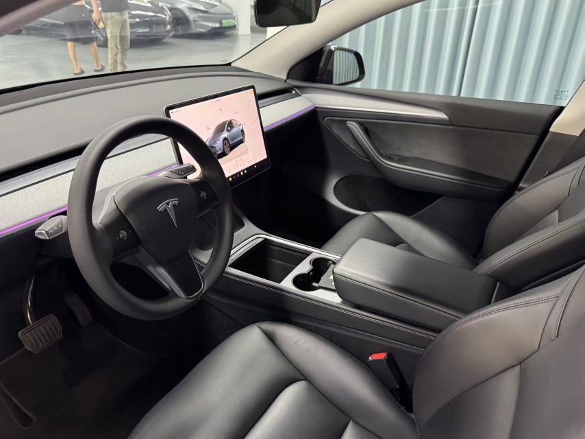 Tesla Model Y 2024 #3 Tesla Model Y 2024 car image #3