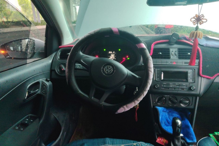 Volkswagen Polo 2018 car image #15