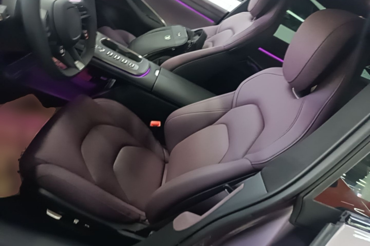 MI SU7 2025 car image #16