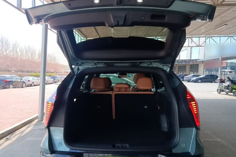 GEELY Boyue L 2025 car image #19