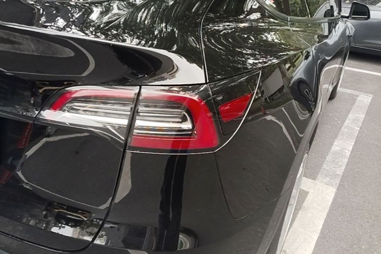 Tesla Model Y 2023 immagine di auto #5