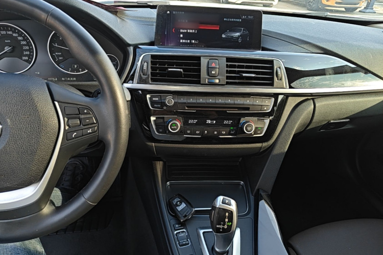 BMW 3 Series 2019 #10 BMW 3 Series 2019 car image #10
