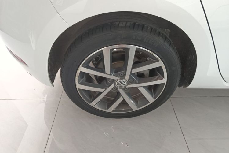 Volkswagen Golf 2019 car image #10