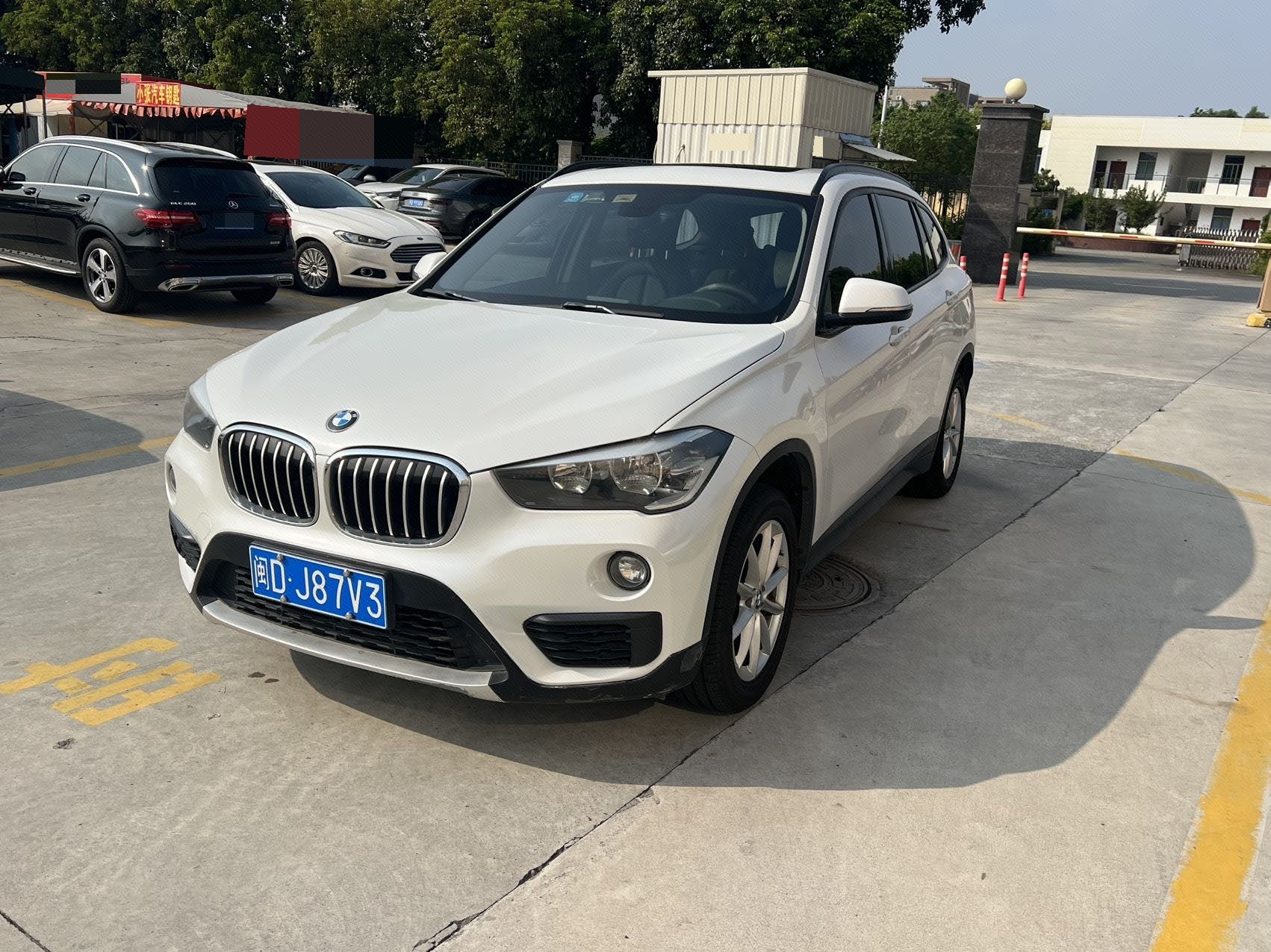 BMW X1 2018 BMW X1 2018 car image
