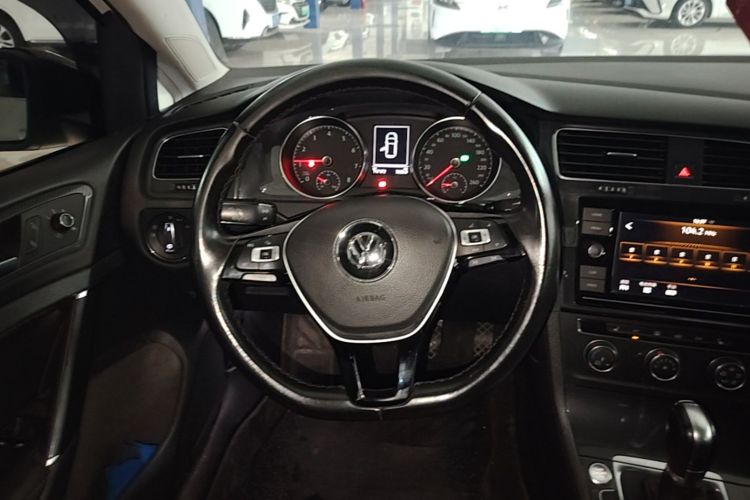 Volkswagen Golf 2018 car image #15