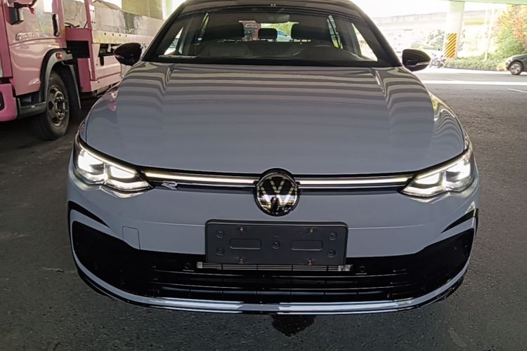 Volkswagen Golf 2024 car image #3
