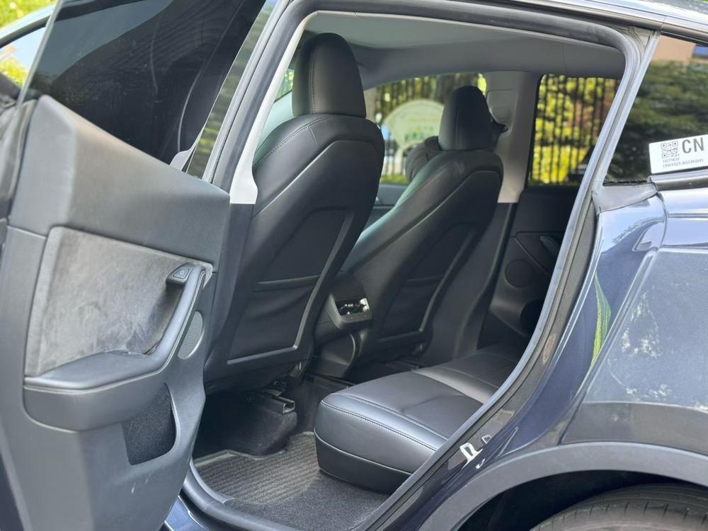 Tesla Model Y 2025 car image #9