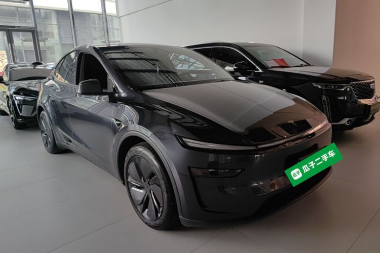 Tesla Model Y 2025 immagine di auto #4