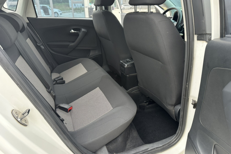 Volkswagen Polo 2016 car image #14