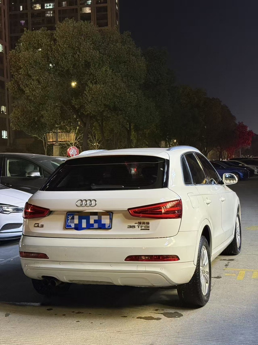 Audi Q3 2015 car image #9