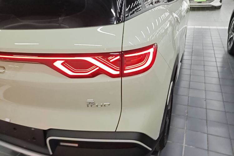 BYD YuanUP 2024 car image #8