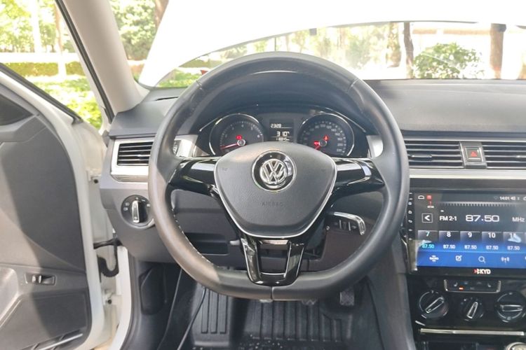Volkswagen Bora 2016 car image #15