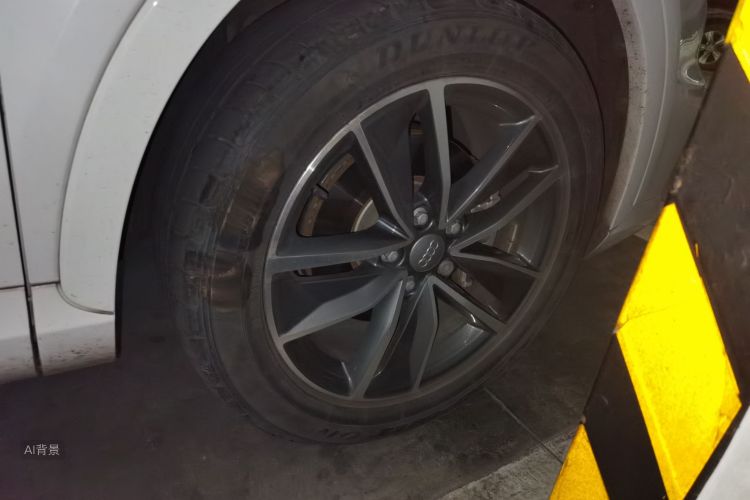 Audi Q3 2019 car image #9