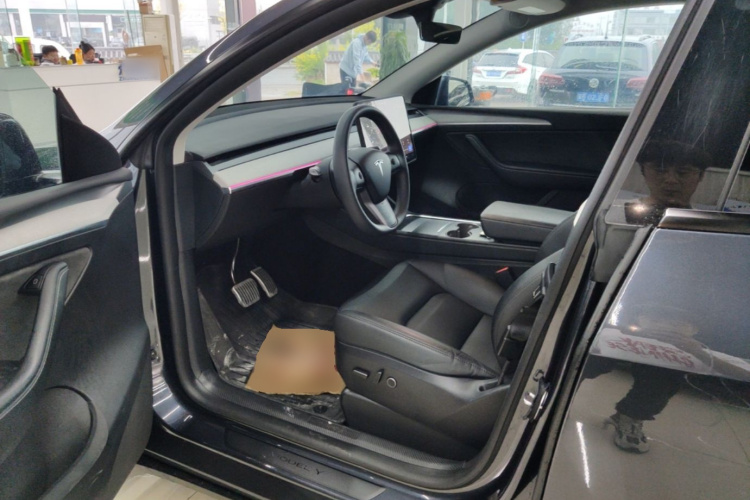 Tesla Model Y 2024 #16 Tesla Model Y 2024 car image #16