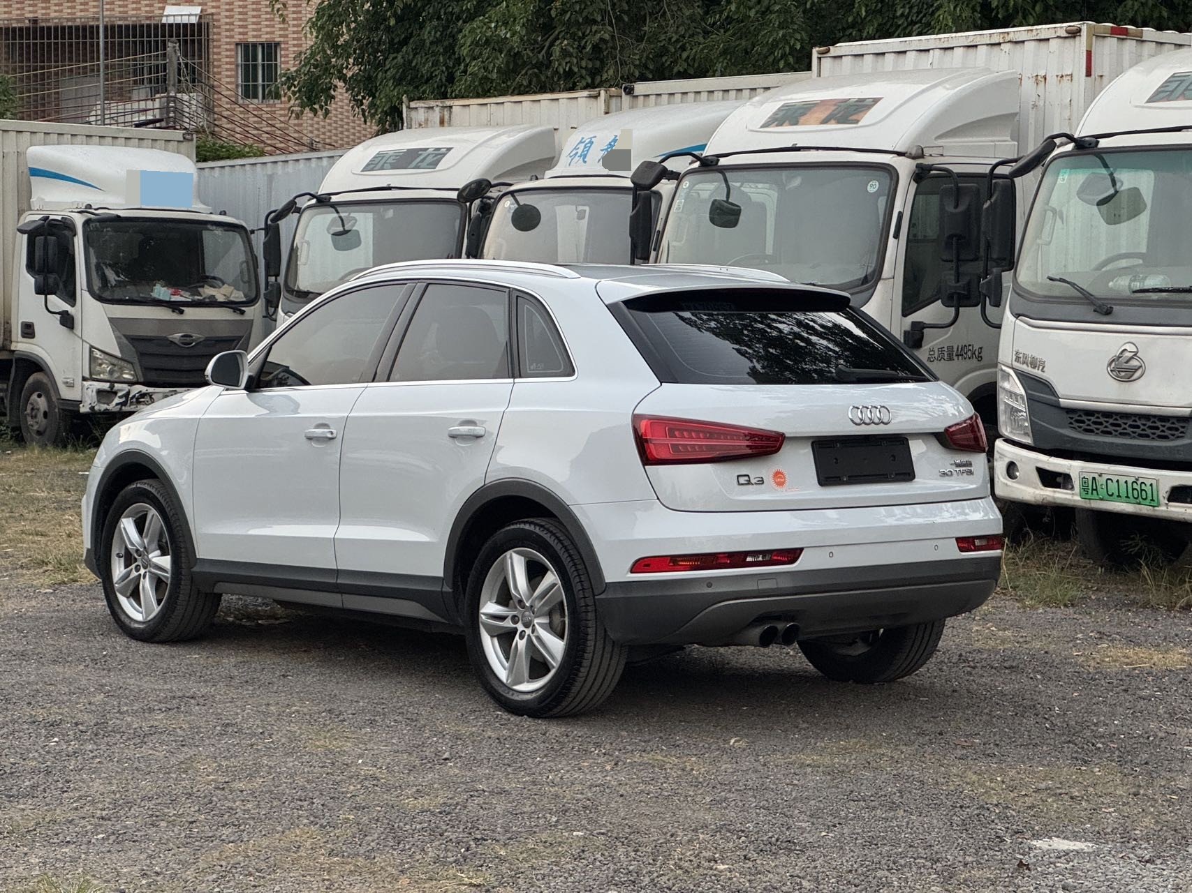 2018 car image #6