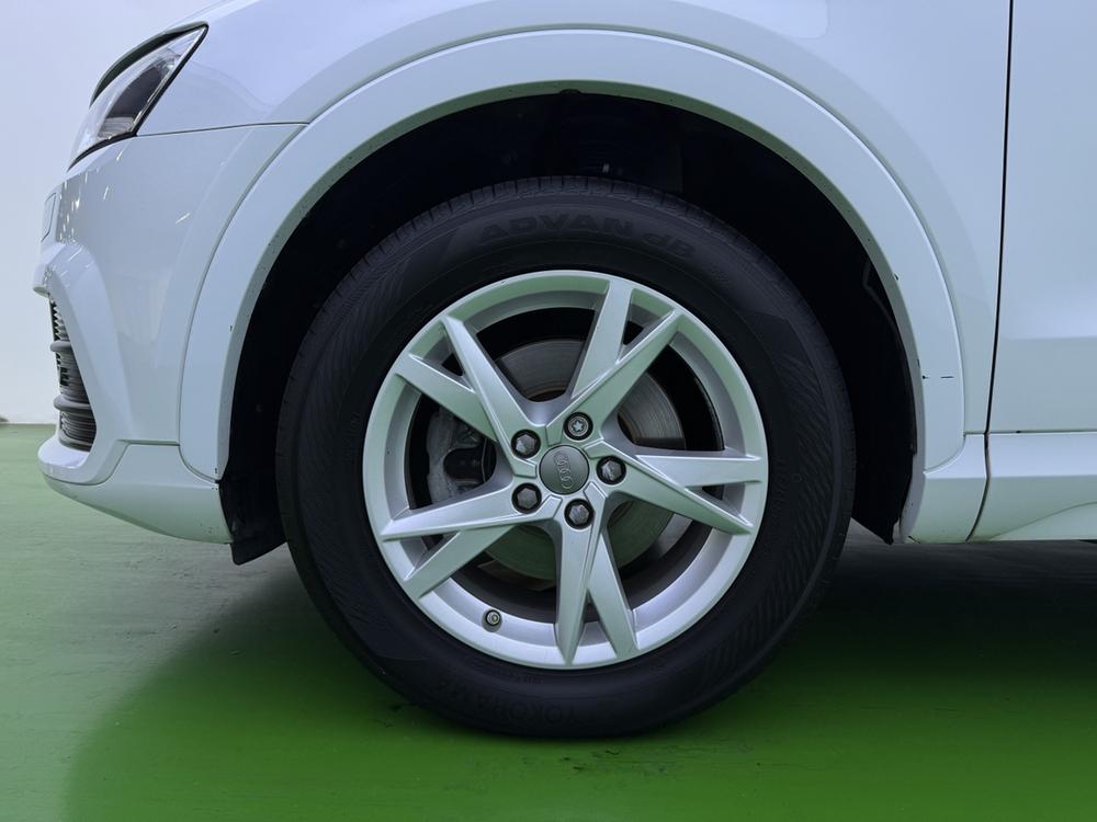 Audi Q3 2016 car image #18