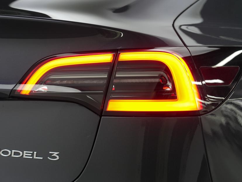 Tesla Model 3 2021 car image #8
