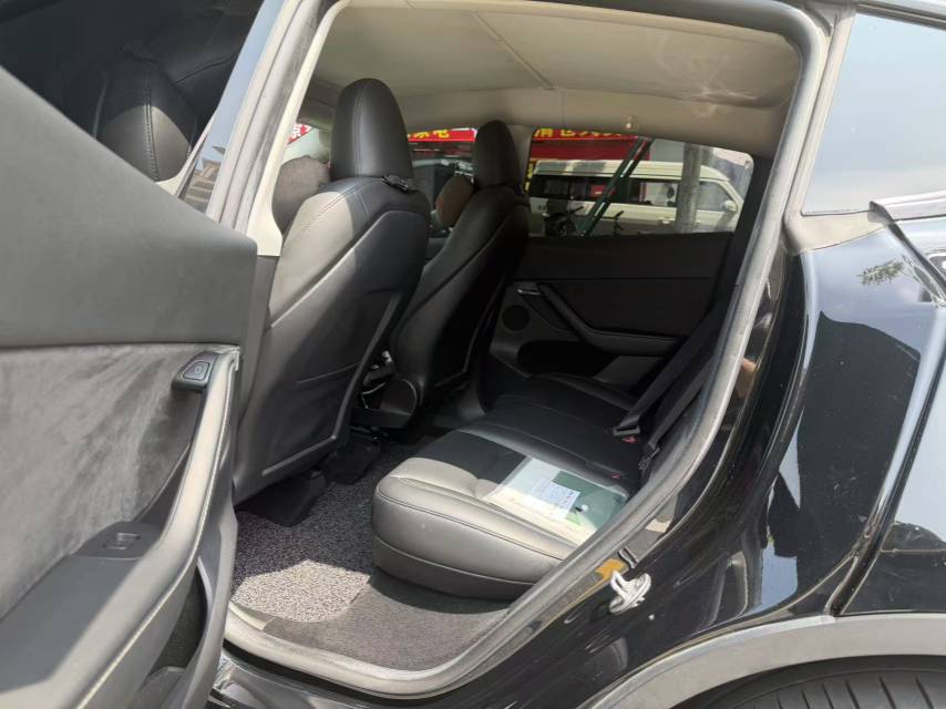 Tesla Model Y 2023 #5 Tesla Model Y 2023 car image #5