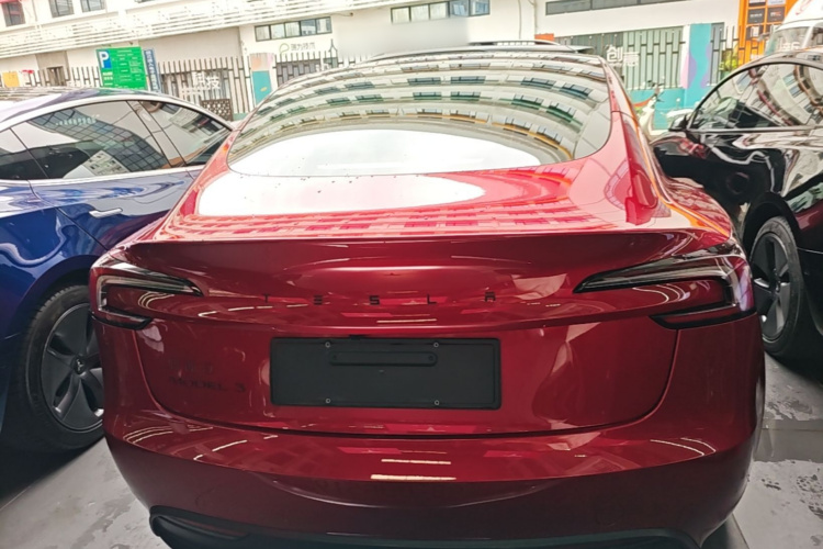 Tesla Model 3 2025 immagine di auto #6