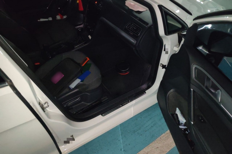 Volkswagen Golf 2019 car image #27
