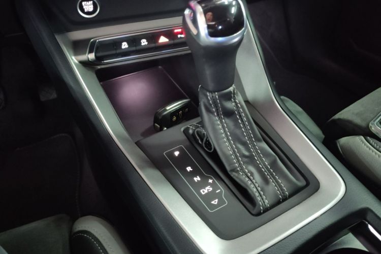 Audi Q3 2021 car image #14