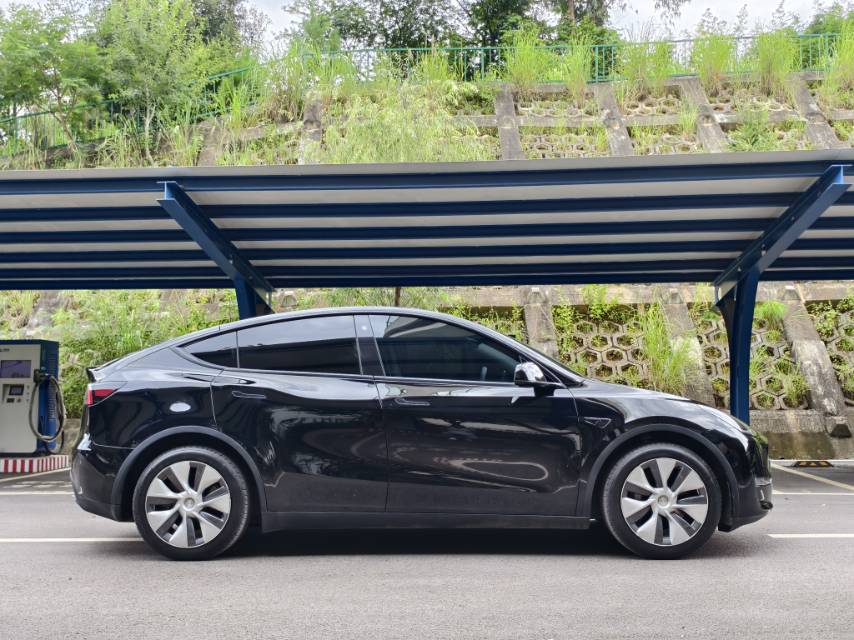 Tesla Model Y 2022 #4 Tesla Model Y 2022 car image #4