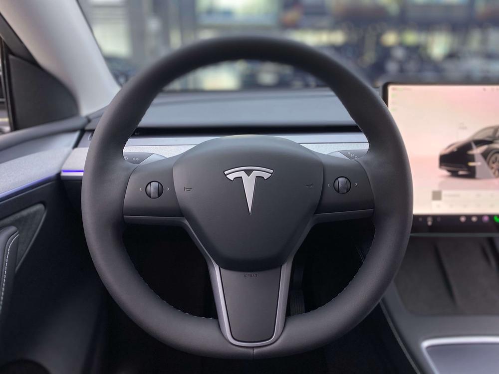 Tesla Model Y 2024 car image #20
