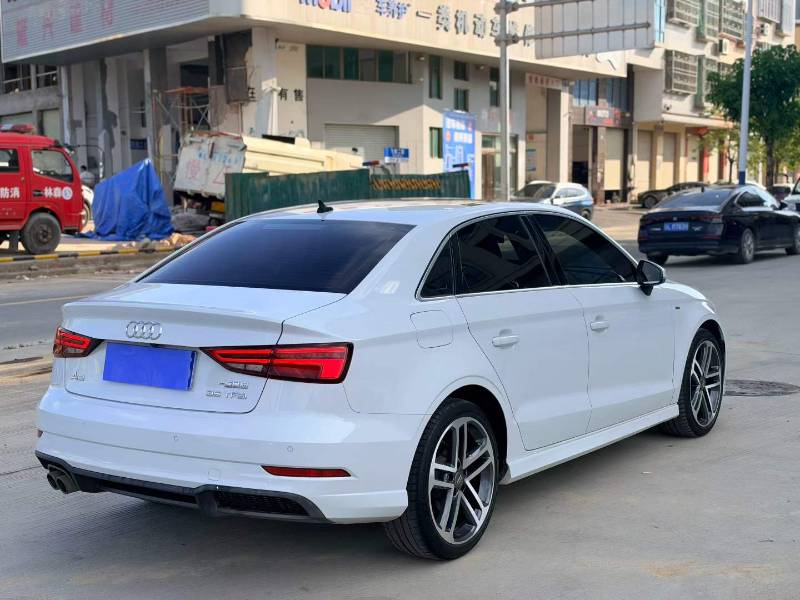 Audi A3 2019 car image #9