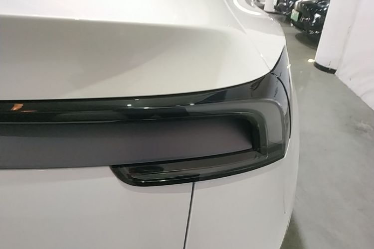 Tesla Model Y 2025 car image #8