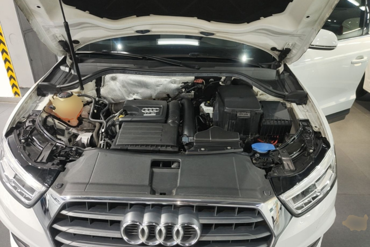 Audi Q3 2019 car image #20