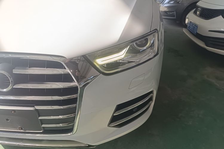 Audi Q3 2016 car image #23
