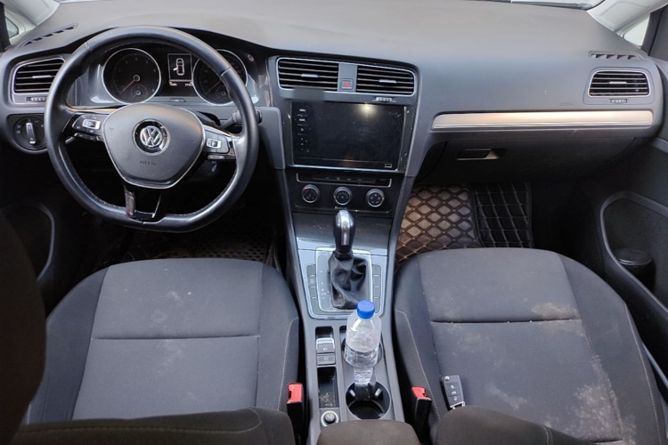 Volkswagen Golf 2020 car image #10