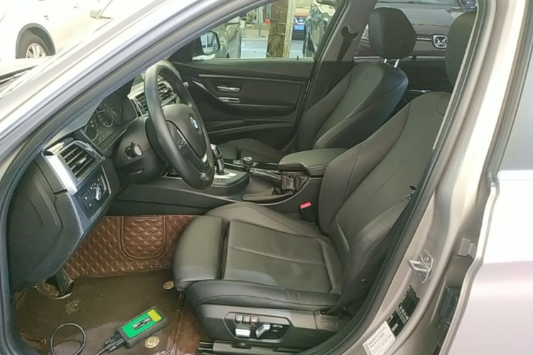 BMW 3 Series 2018 car image #15