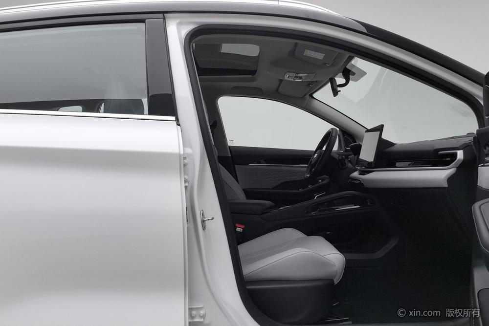 GEELY Coolray 2025 car image #24