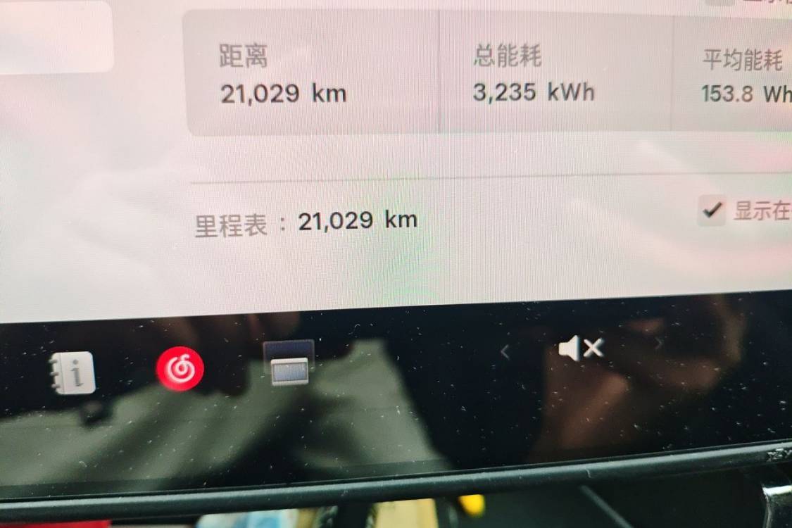 Tesla Model Y 2025 immagine di auto #25