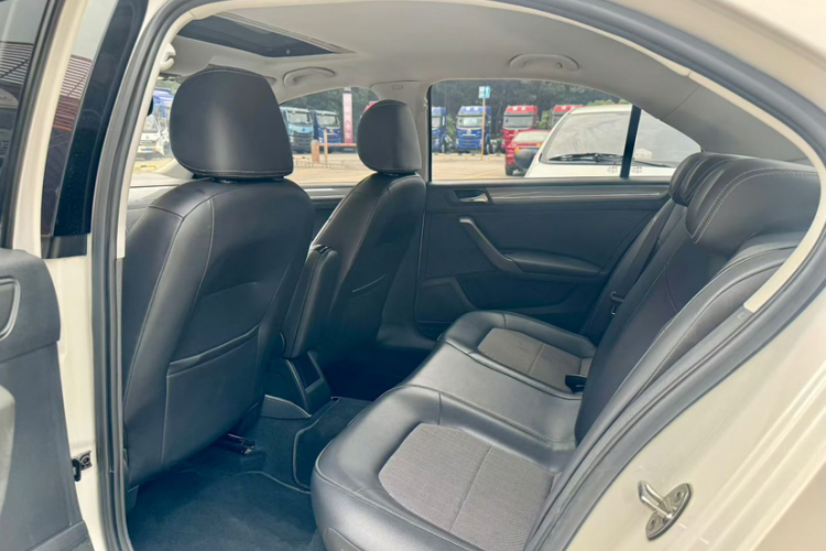 Volkswagen Santana 2016 car image #10