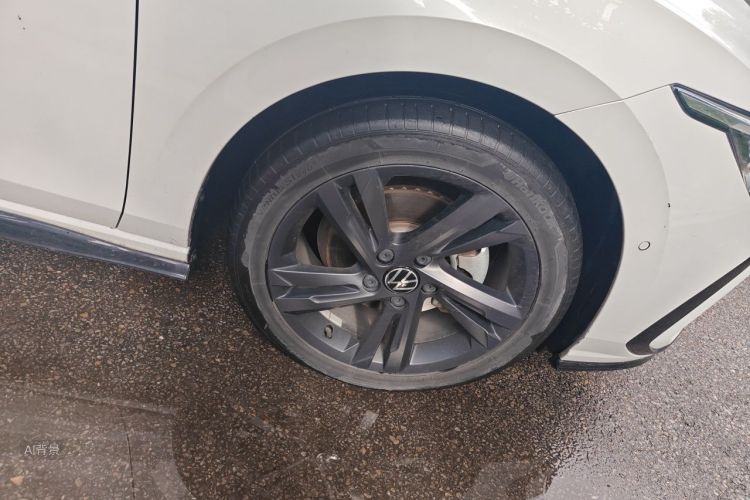 Volkswagen Golf 2021 car image #9
