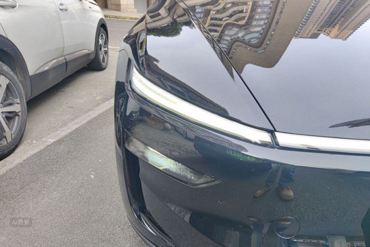 Tesla Model Y 2025 #8 Tesla Model Y 2025 car image #8