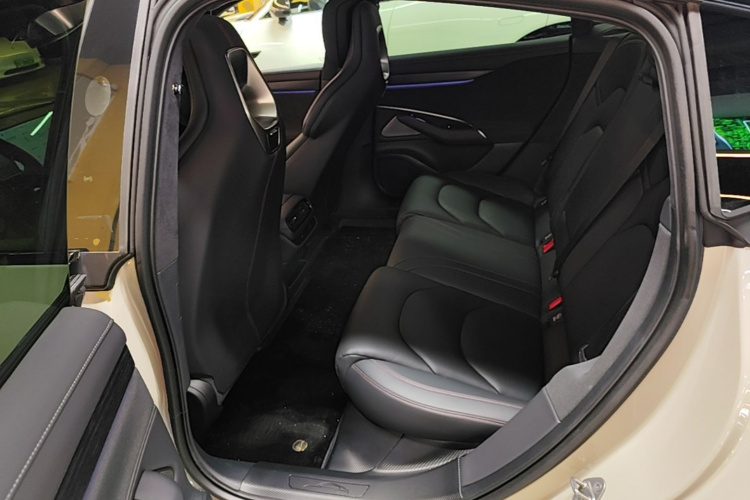 MI SU7 2025 car image #11