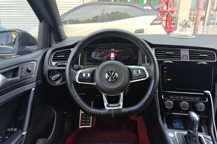 Volkswagen Golf 2020 car image #12