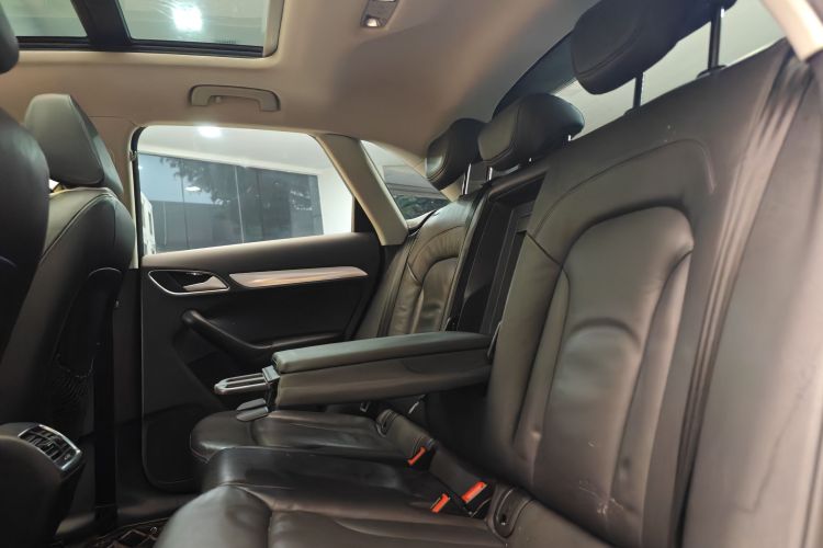 Audi Q3 2016 car image #22