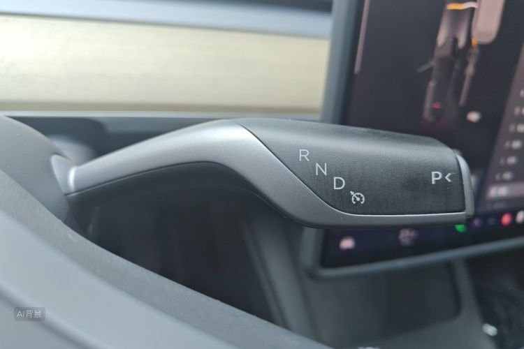 Tesla Model Y 2023 #16 Tesla Model Y 2023 car image #16