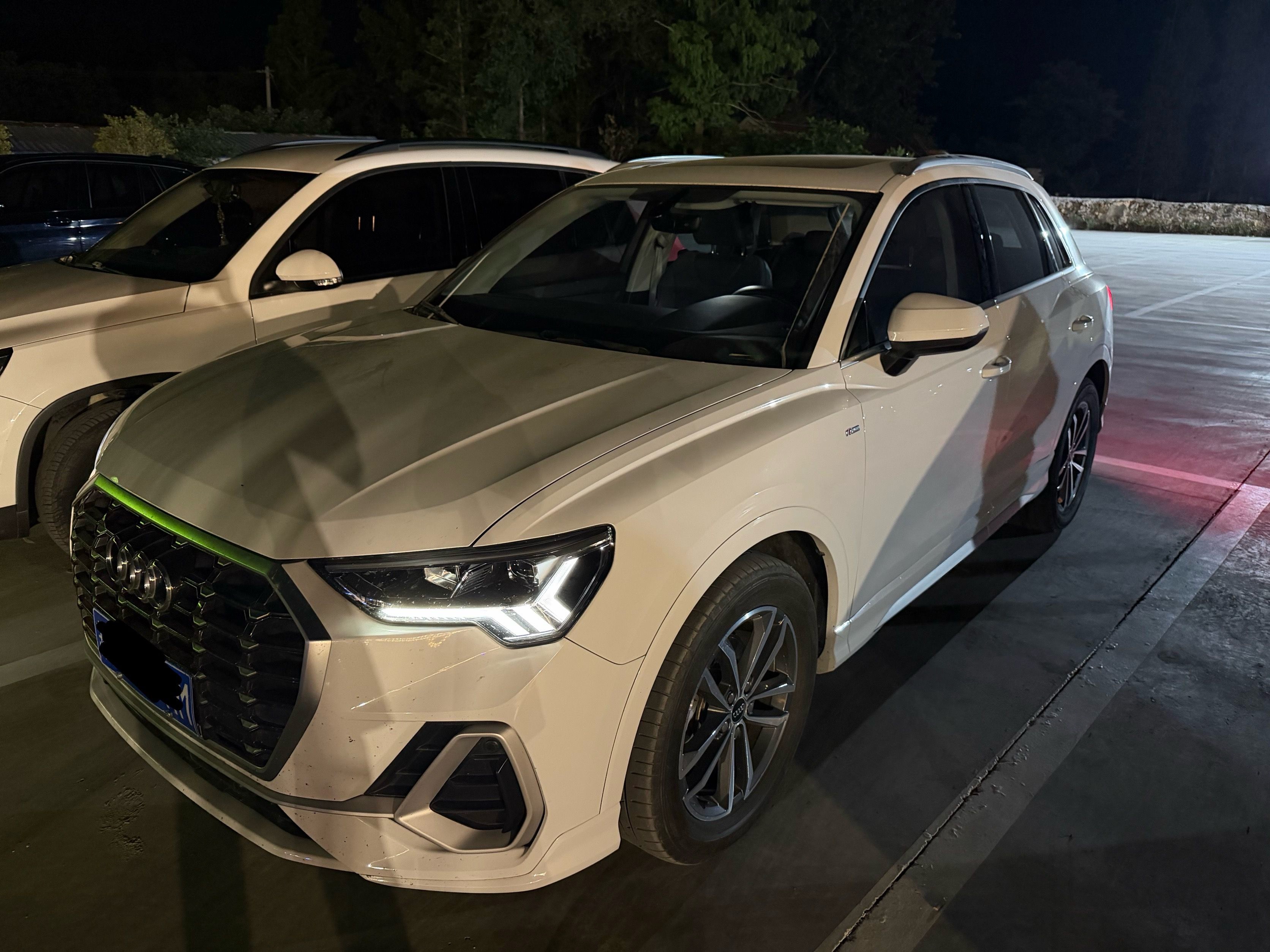 Audi Q3 2023 car image #2