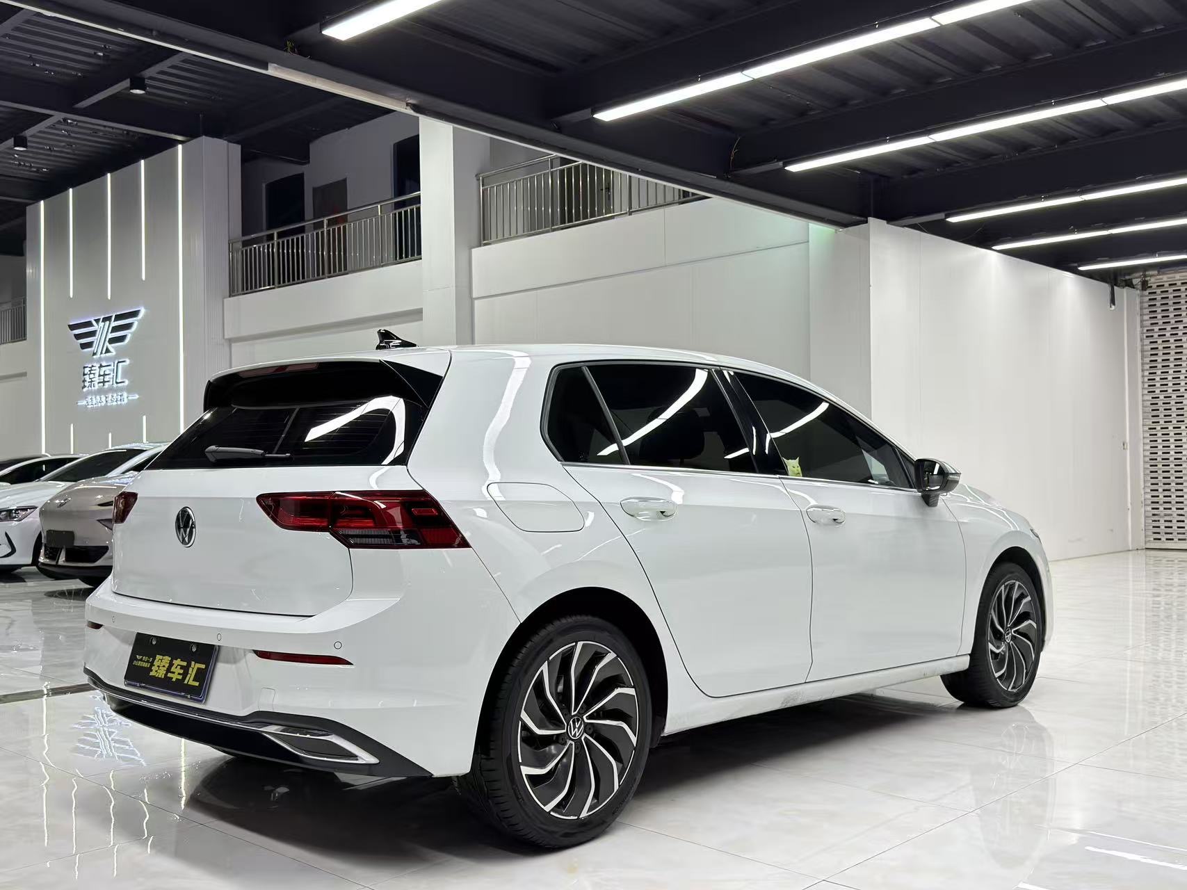 Volkswagen Golf 2023 car image #6